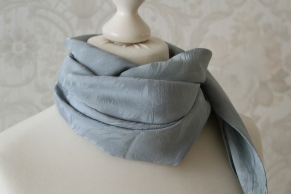 Seidentuch grau uni mit Jacquard Muster Tuch Seide Handarbeit