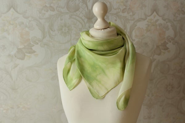 Seidentuch helles Grün Sinfonie großes Tuch aus Seide Handarbeit