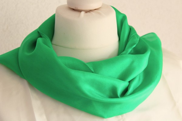 grüner Schal aus Seide Seidenschal apfelgrün
