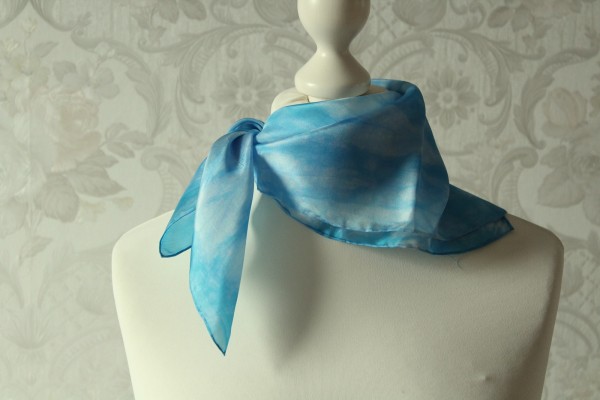 Seidentuch hell blaues Nickytuch aus Seide Handmade