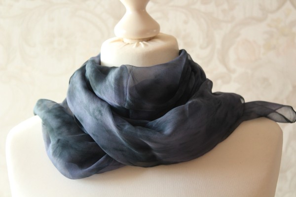 Schal blau lila gemustert Chiffon Seide Batik Handarbeit