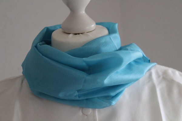 hellblauer Seidenschal Schal aus Seide Handarbeit